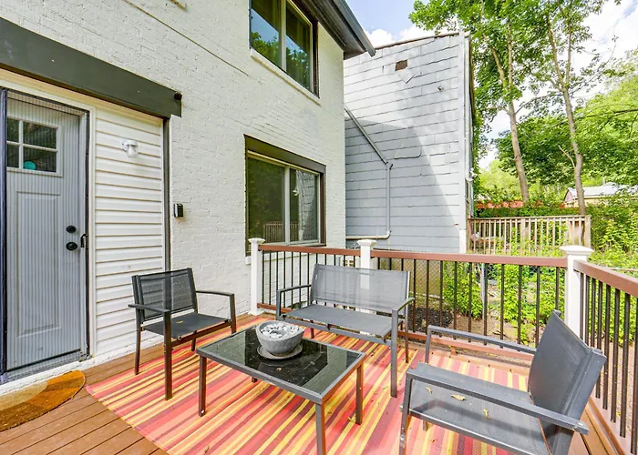 Easy Access To Pittsburgh: Urban Retreat W/ Deck
