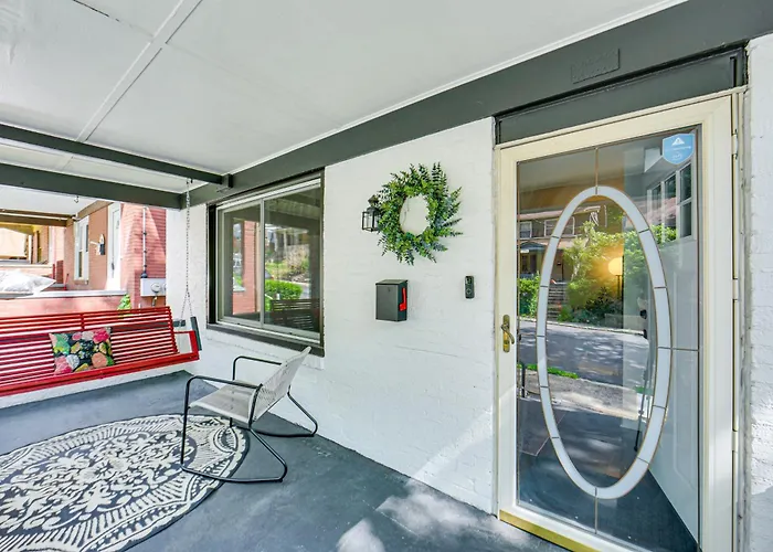 Easy Access To Pittsburgh: Urban Retreat W/ Deck Holiday home