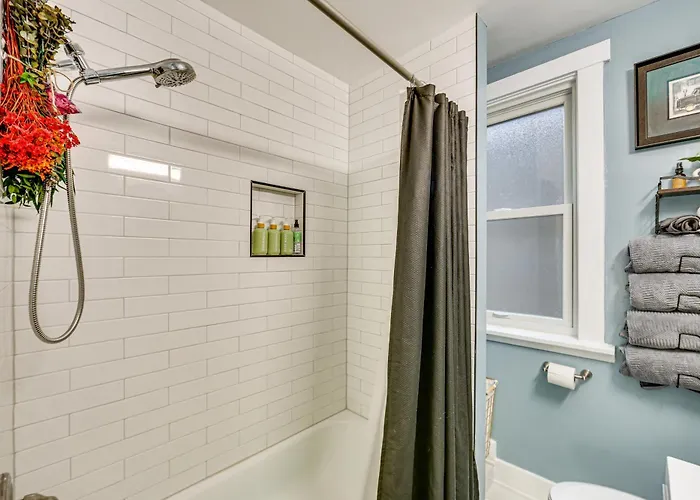 Easy Access To Pittsburgh: Urban Retreat W/ Deck * Pittsburgh