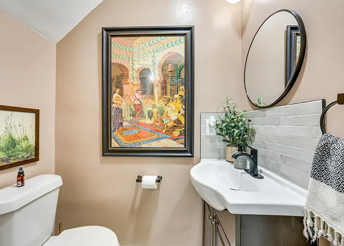 Easy Access To Pittsburgh: Urban Retreat W/ Deck Holiday home Pittsburgh