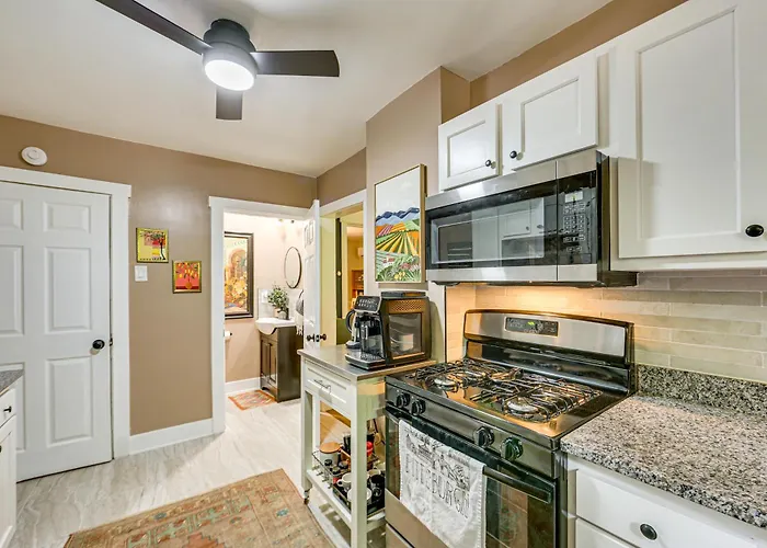 Holiday home Easy Access To Pittsburgh: Urban Retreat W/ Deck Pittsburgh