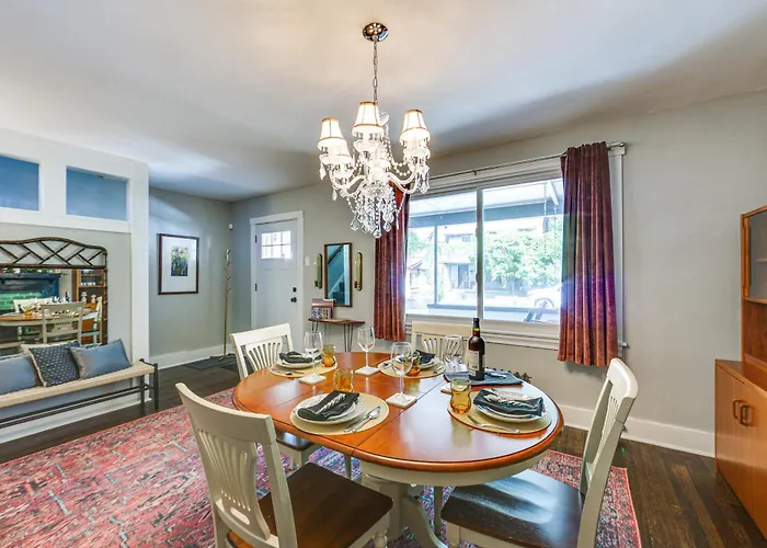 Easy Access To Pittsburgh: Urban Retreat W/ Deck Pittsburgh